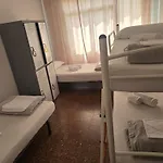 La Corona1 Hostel *