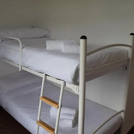 Hostel La Corona1 *