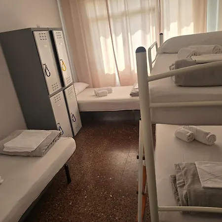 La Corona1 Hostel *